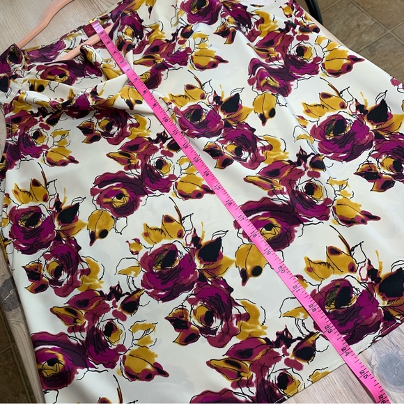 NWOT Draped Neckline Sleeveless Floral Blouse - Picture 11 of 14